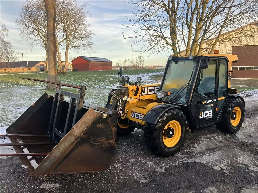 E-FARM: JCB 525-60 agri plus - Chargeur télescopique  - id X99JAWE - 72 352 € - Danemark