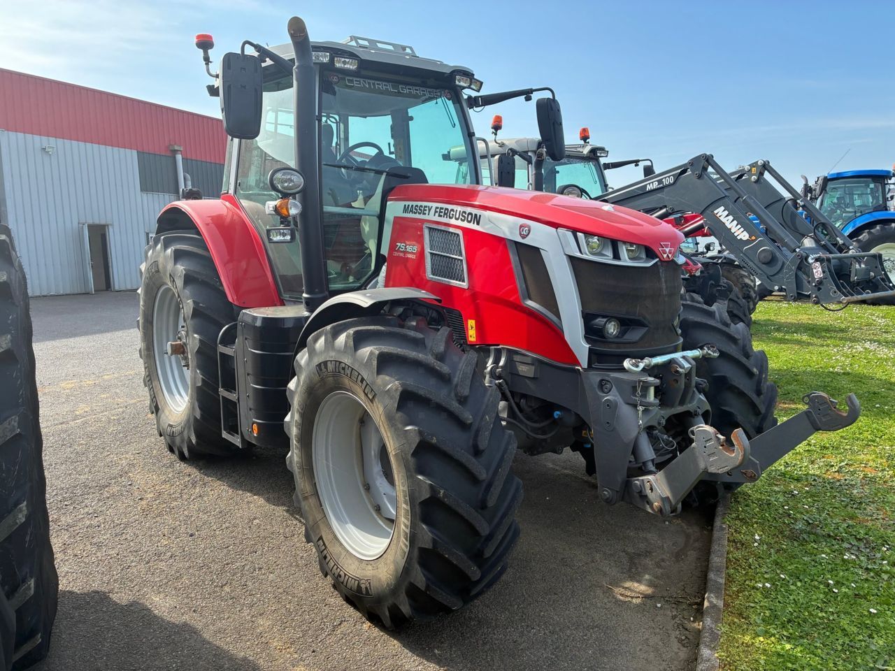 Massey Ferguson 7S.165 Traktor