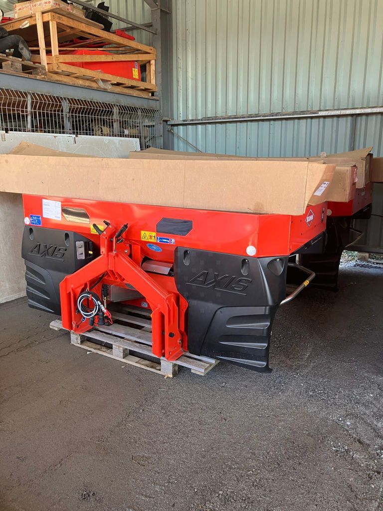 Kuhn axis 40.2 m emc Fertiliser spreader €19,200