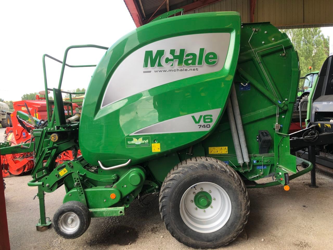 E-FARM: McHale v6-740 - Presse à balles - id 1GNLNLJ - 35 000 € - Année: 2022 - Balles produites: 9 000,France