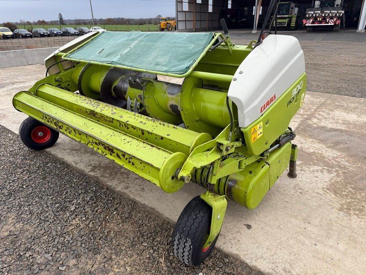 Claas Pick Up 300 Vágóasztal 13 000 EUR