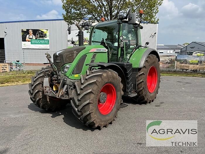 E-FARM: Fendt 724 Vario - Tracteur - id QRDUB26 - 87 900 € - Année: 2015 - Lecture du nombre d'heure: 9 410,Allemagne
