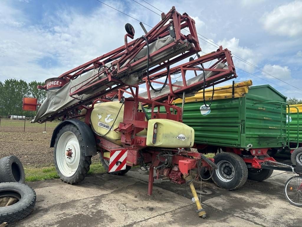 E-FARM: Hardi commander plus 2800 twin force vontatott légzsákos - Pulvérisateur - id PMV2DLP - 8 712 € - Année: 2001 - Hongrie