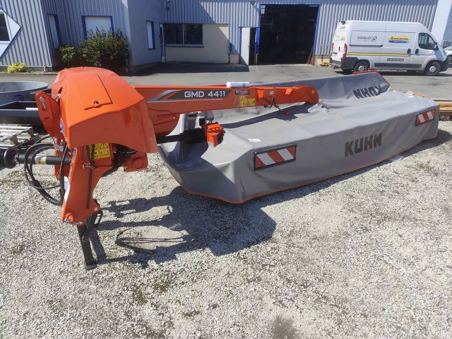 E-FARM: Kuhn gmd 4411 - Faucheuse - id B6BFMA3 - Année: 2025 - France