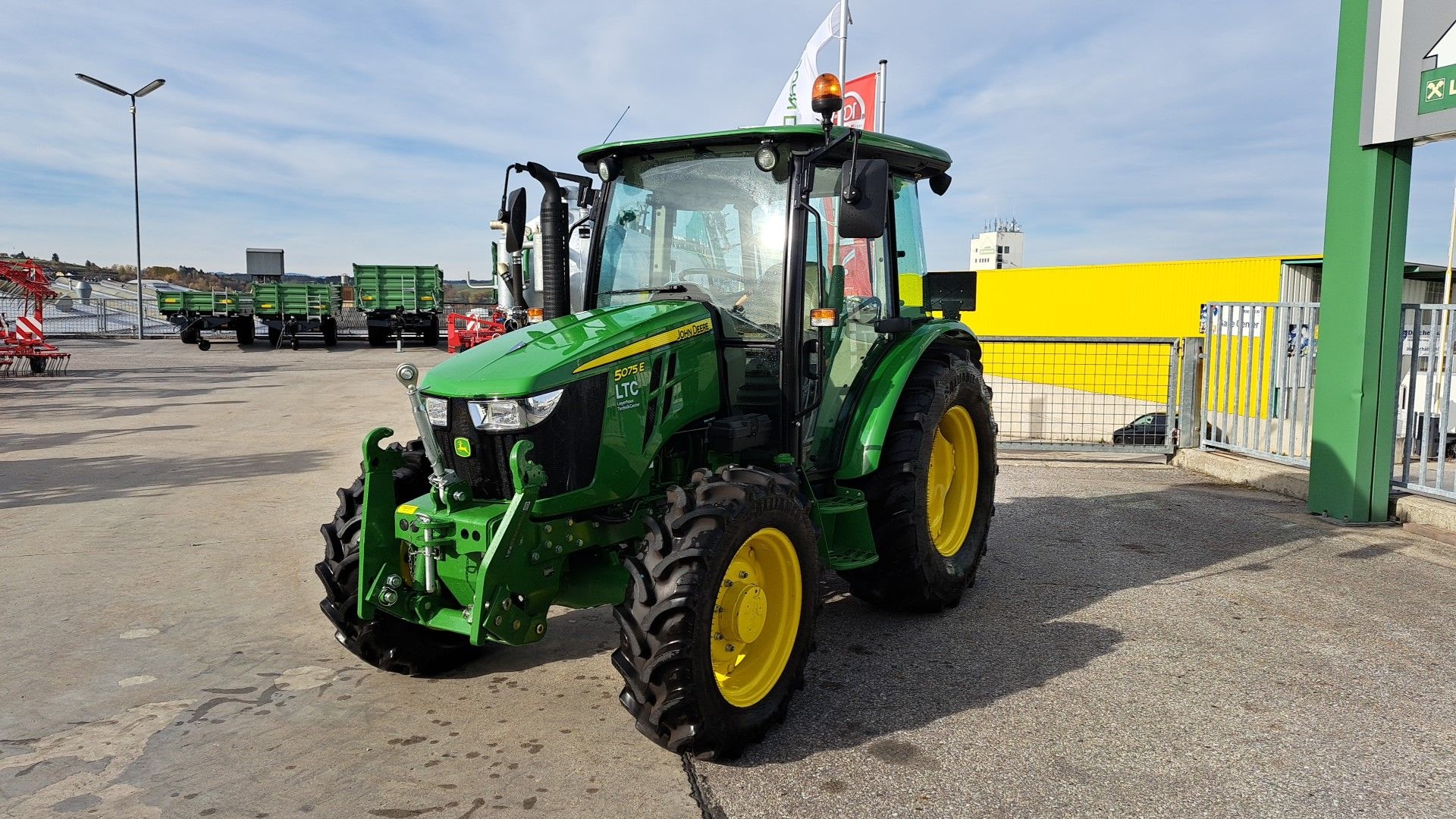 John Deere 5075 E tractor €45,742