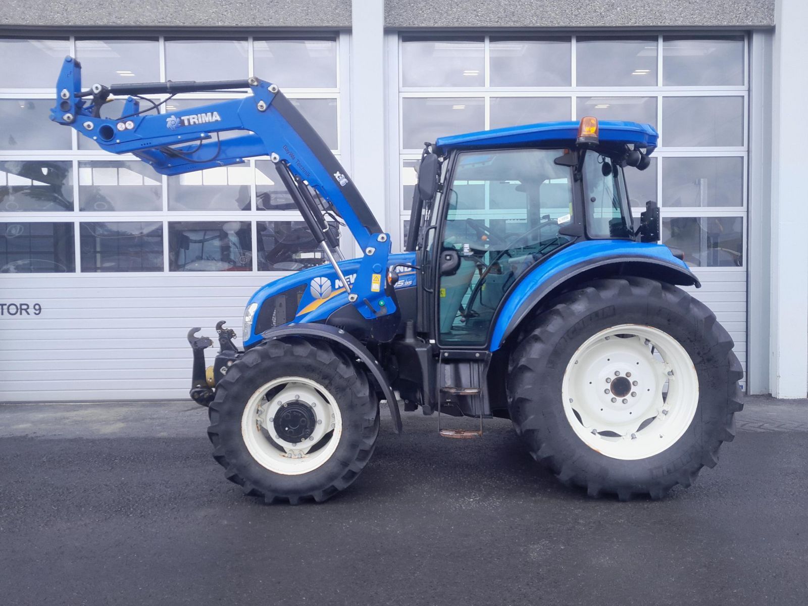 E-FARM: New Holland TD5.95 - Traktor - id ZKDNSX2 - 54 167 EUR - Gyártási év: 2016 - Üzemóra (motor): 1050,Motor teljesítménye (LE): 99,Ausztria