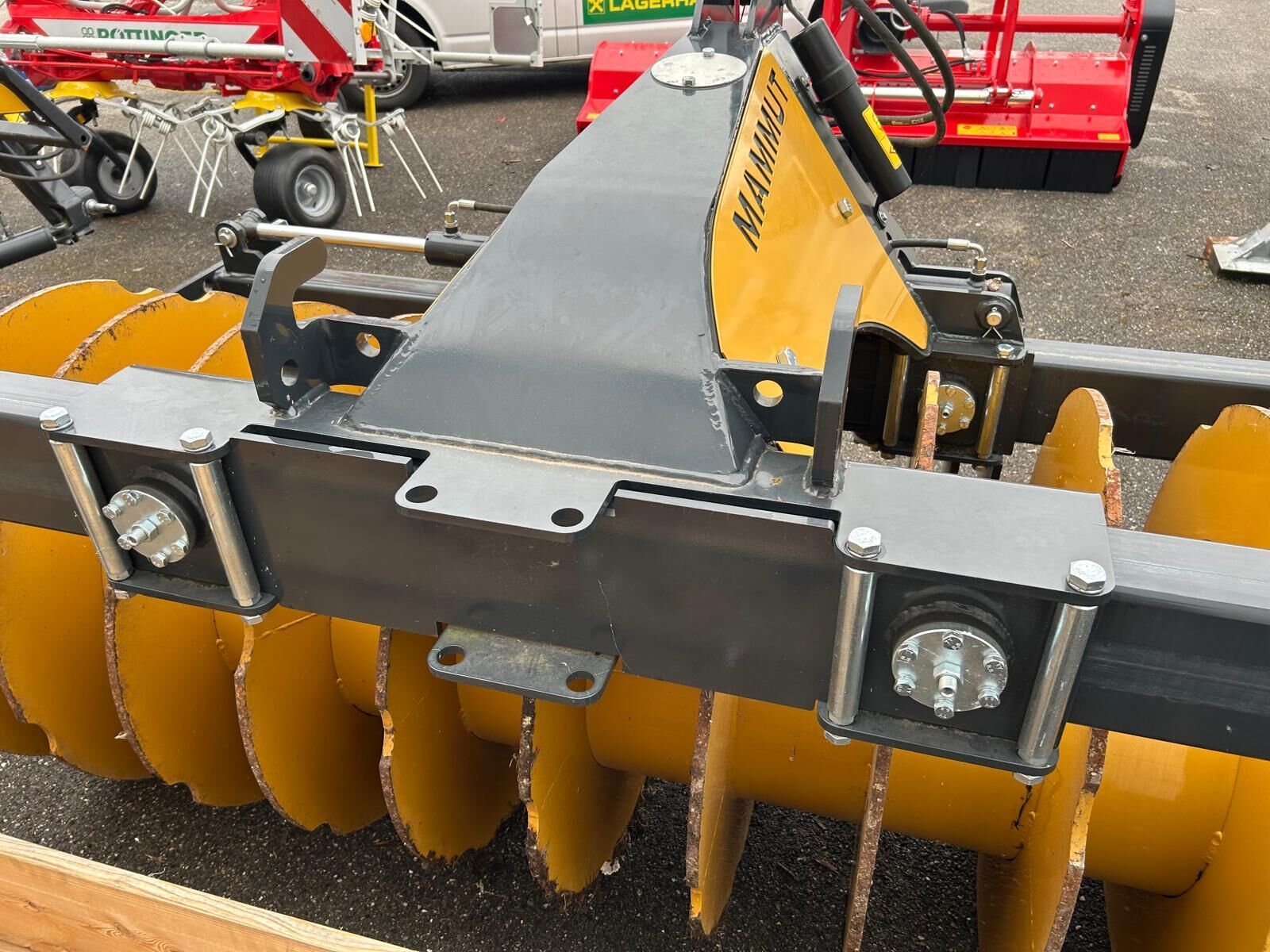 E-FARM: MAMMUT siloverdichterwalze sk 250-h - Grain storage handling - id RHJSQT4 - €9,900 - Year of construction: 2023 - Austria