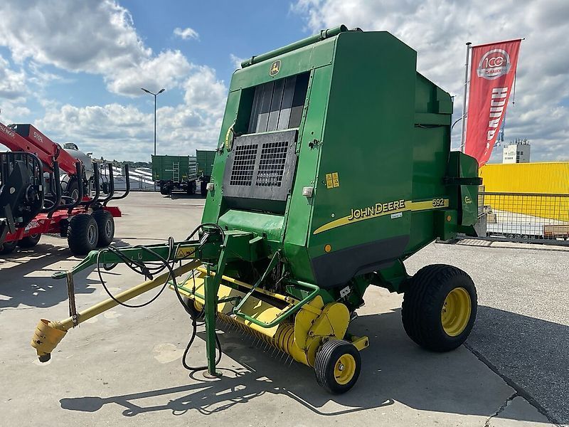 E-FARM: John Deere 592 - Presse à balles - id GDAIW25 - 10 750 € - Année: 2003 - Autriche