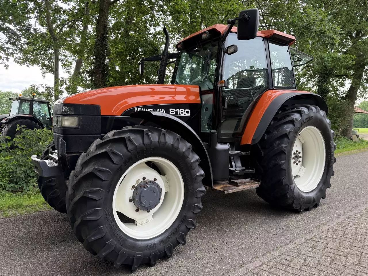 New Holland DT 8160 Traktor