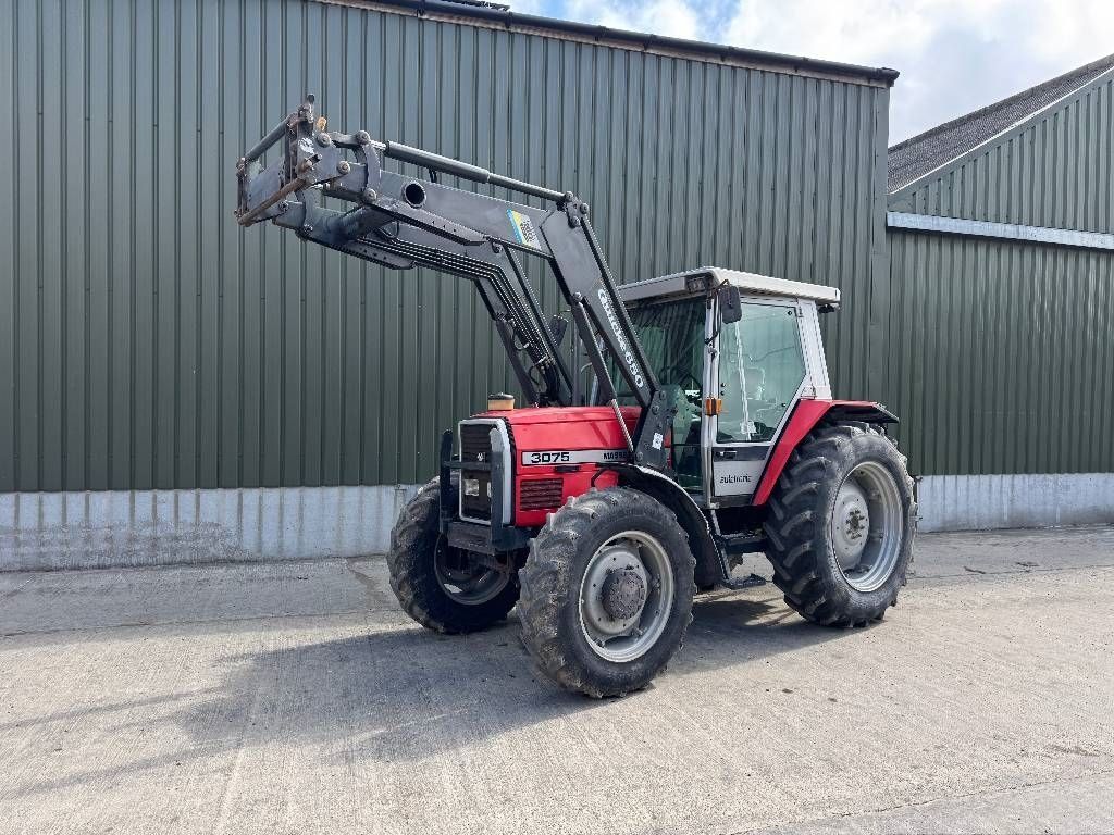 E-FARM: Massey Ferguson 3075 dynashift - Tractor - id RR4DTSK - €26,313 - Engine hours: 4 - 552,United Kingdom