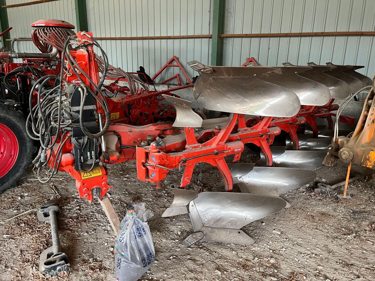 E-FARM: Kuhn varimaster 182 - Plough - id NXZDHT3 - €16,960 - Year of construction: 2010 - France