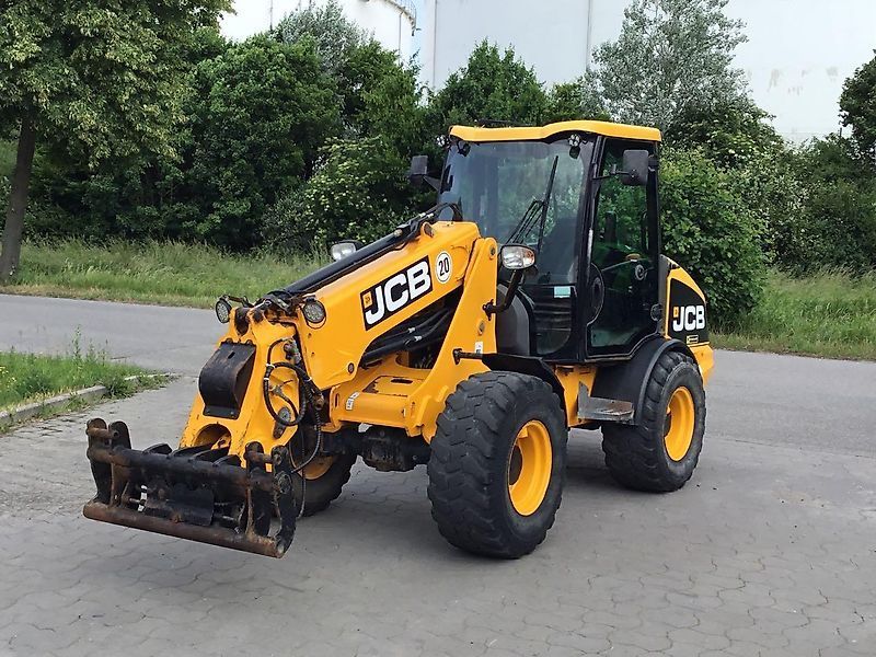 E-FARM: JCB tm 180 - Ładowacz teleskopowy - id NIYPCDJ - 29 000 € - Rok produkcji: 2012 - Motogodziny: 8650,Moc silnika: 63,Niemcy