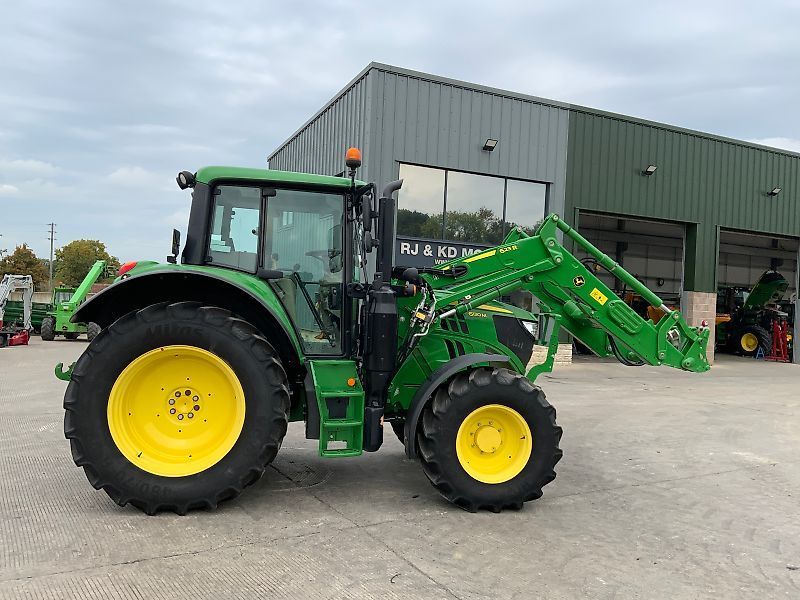 E-FARM: John Deere 6120 M - Traktor - id ZIUSXRA - 73.742 € - Leto izgradnje: 2020 - Število ur motorja: 901,Moč motorja (HP): 120,Združeno kraljestvo
