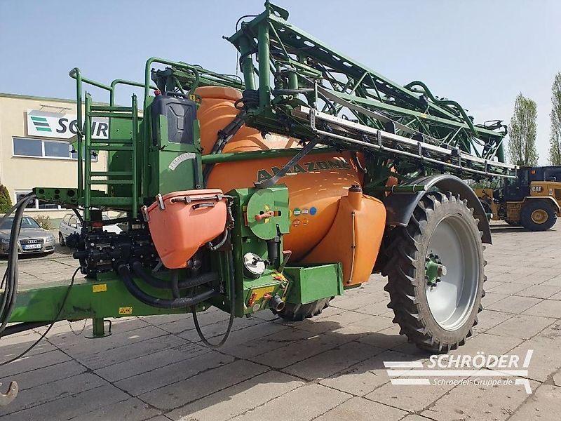 E-FARM: Amazone ux 4200 - Sprayer - id 1VE1T63 - €18,885 - Year of construction: 2005 - Germany