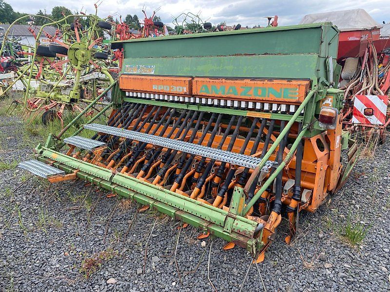 E-FARM: Amazone kg 301 + rp-ad 301 - Siewnik rzędowy/agregat uprawowo-siewny - id FBJAVA3 - 10 840 € - Rok produkcji: 1996 - Niemcy