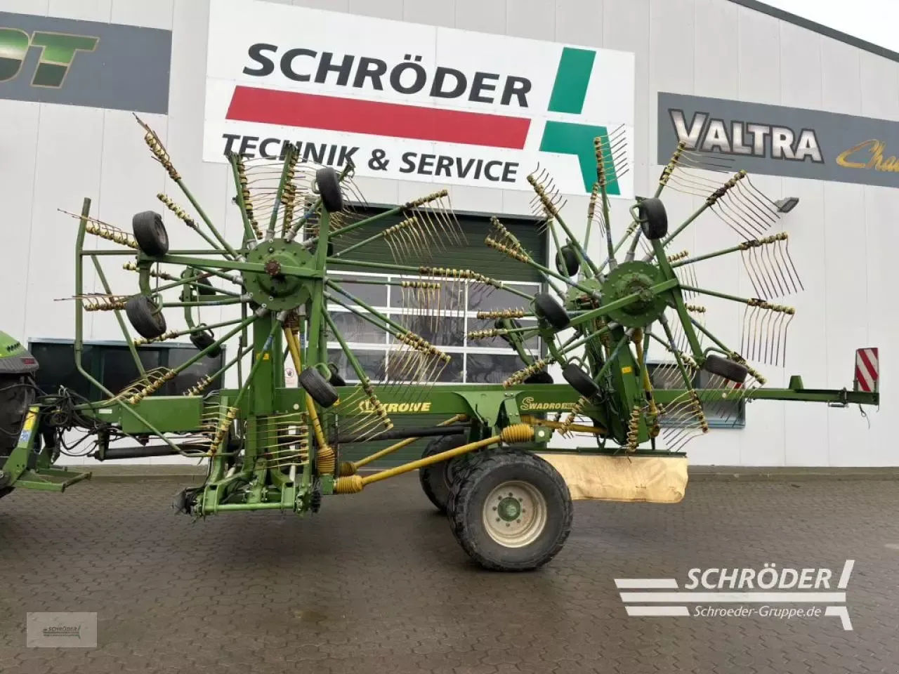 E-FARM: Krone Swadro 1400 - Schwader - id 7KR7LAH - 12.885 € - Baujahr: 2011 - Deutschland