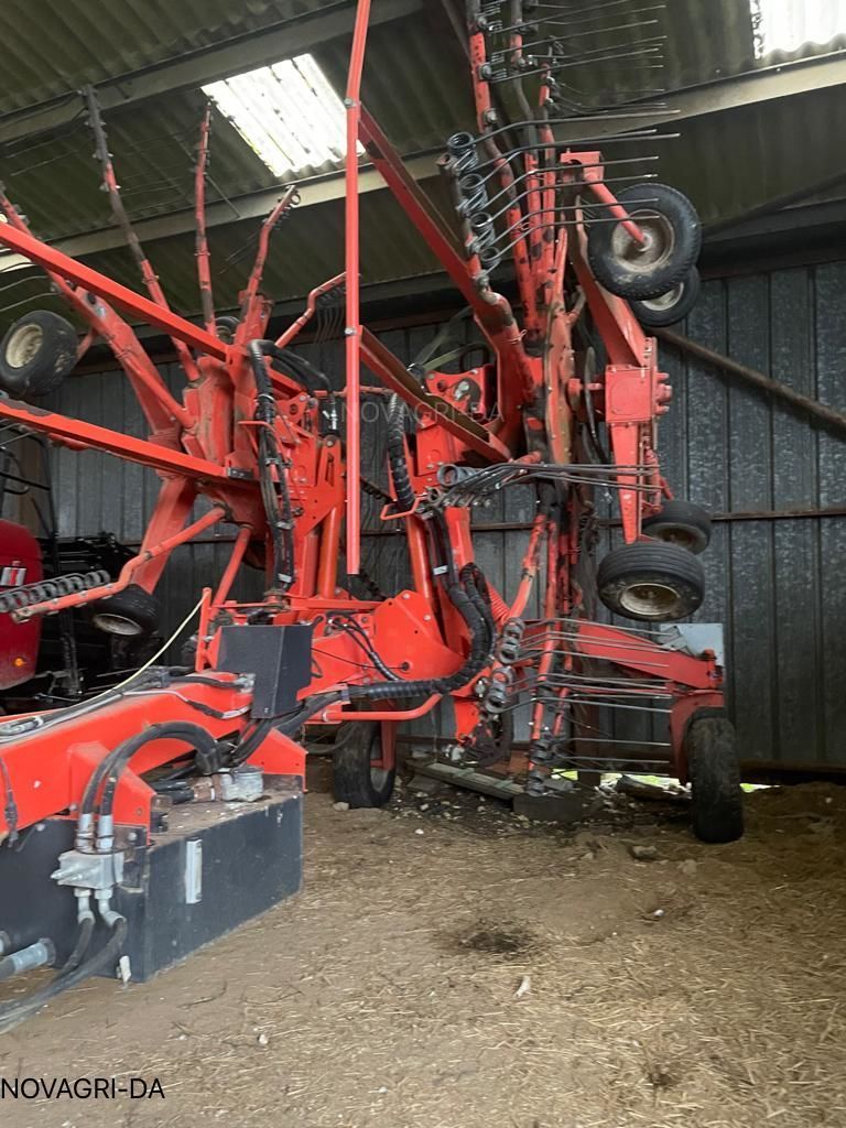 E-FARM: Kuhn GA 8521 - Karuzelowy przetrząsacz do siana - id 2DXZGUH - 12 500 € - Rok produkcji: 2012 - Francja