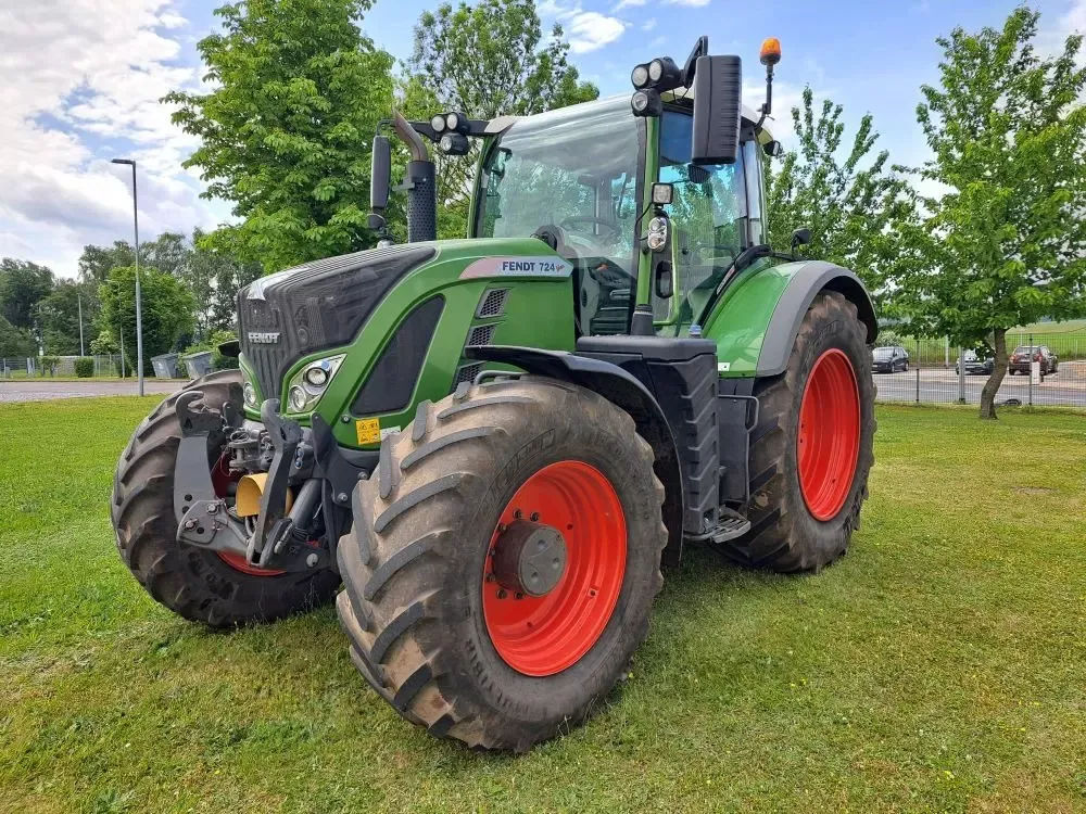 E-FARM: Fendt 724 Vario - Traktor - id IVXK2TW - 97.000 € - Baujahr: 2018 - Abgelesene Motorstunden: 7.200,Motorleistung (PS): 240,Deutschland