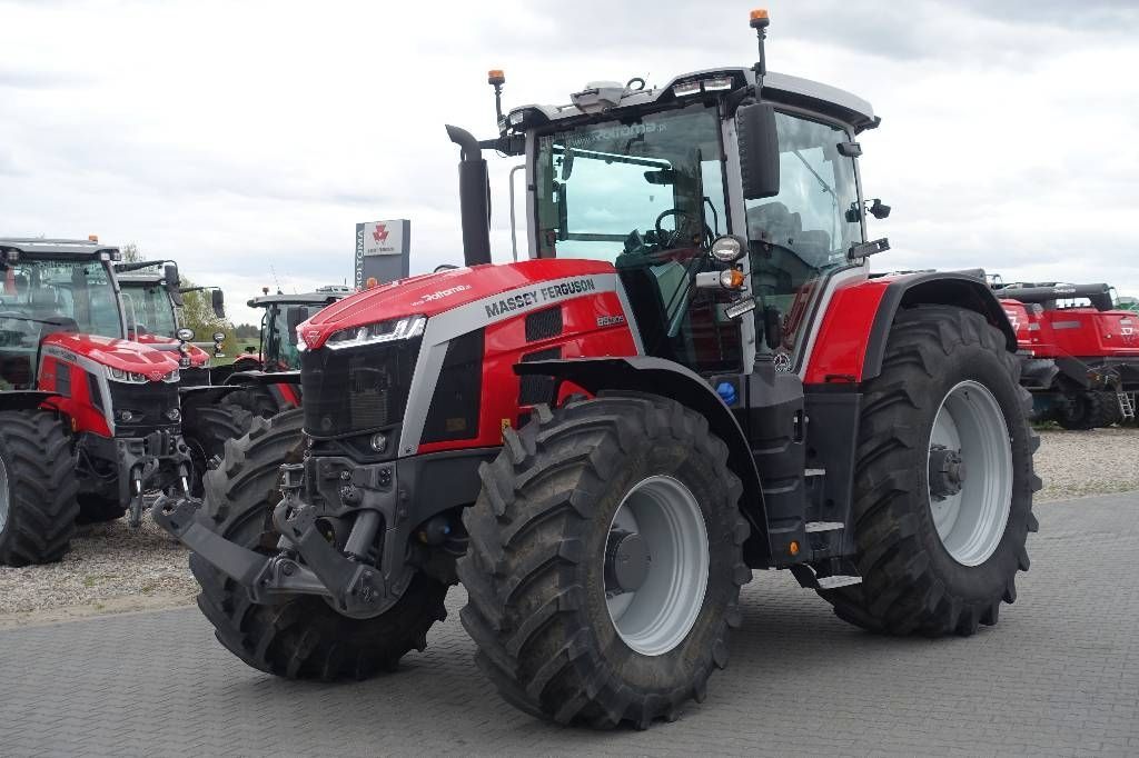 Massey Ferguson 8S.305 Tractor €169,469