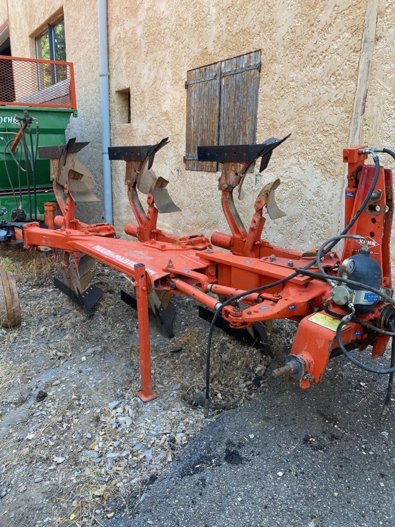 E-FARM: Kuhn multimaster 111 - Charrue - id QFHJTVR - 5 500 € - Année: 1999 - France