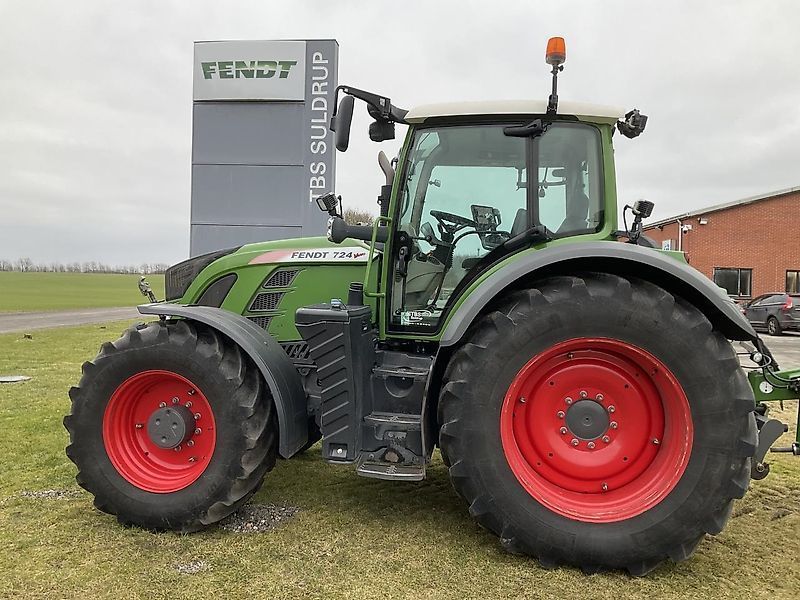 E-FARM: Fendt 724 Vario - Trattore - id VZSNGCK - 120.660 € - Anno di costruzione: 2017 - Ore: 6.800,Danimarca