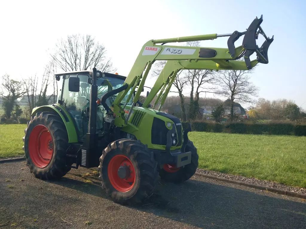 E-FARM: Claas Arion 420 - Trattore - id UZUMFSB - Anno di costruzione: 2016 - Ore: 5.000,Potenza del motore: 100,Francia