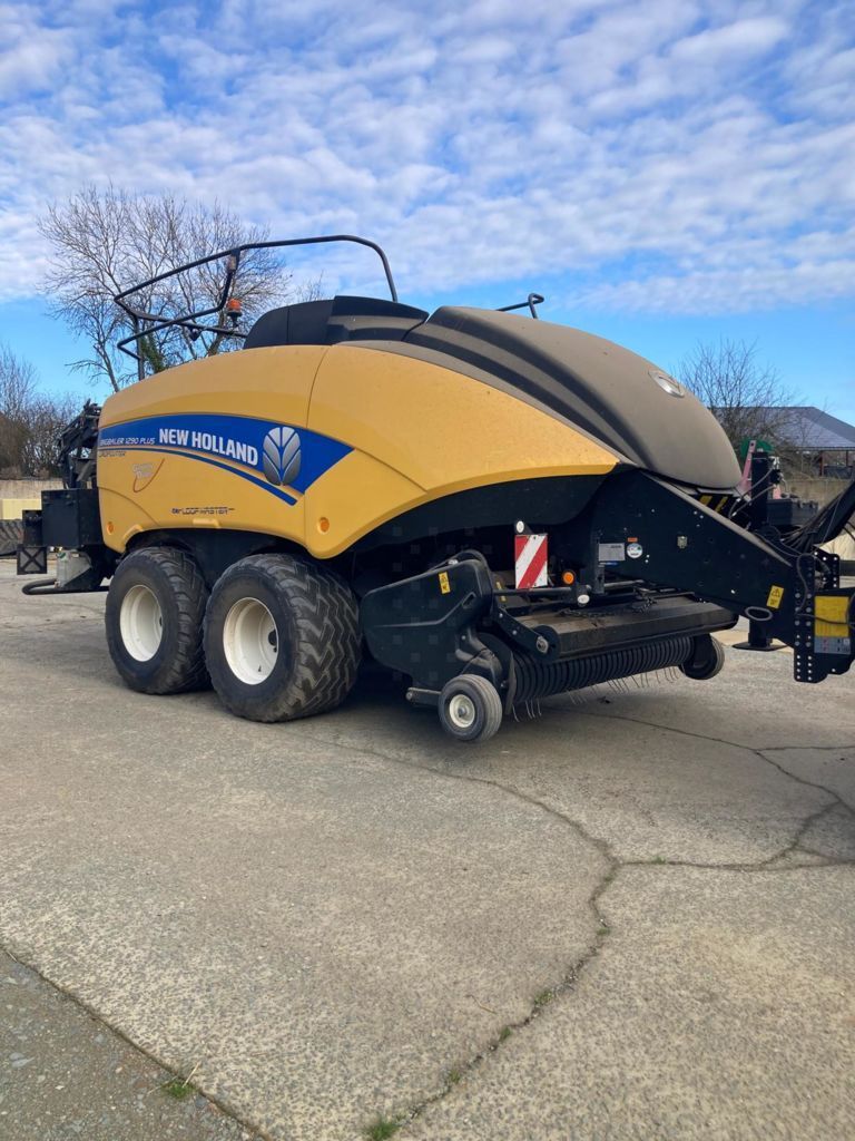 New Holland BB 1290 Plus Baler €110,000