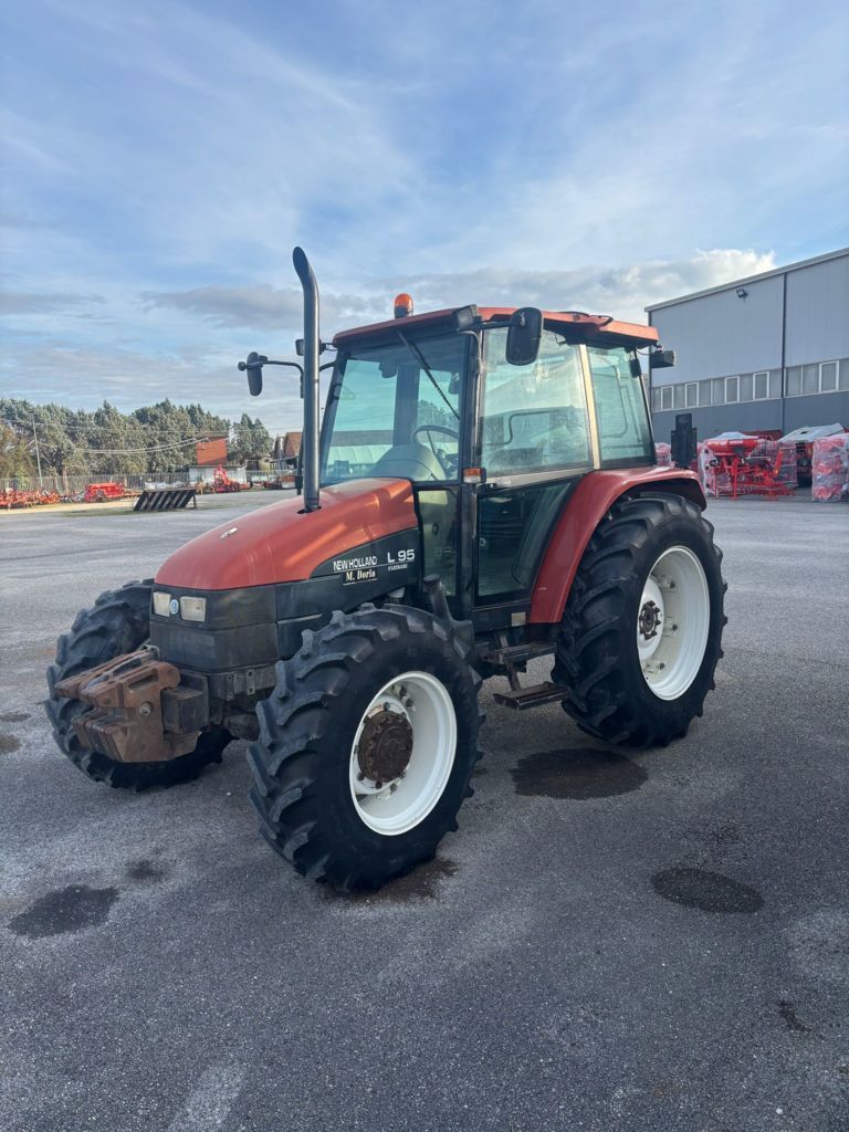 New Holland L 95 Tractor