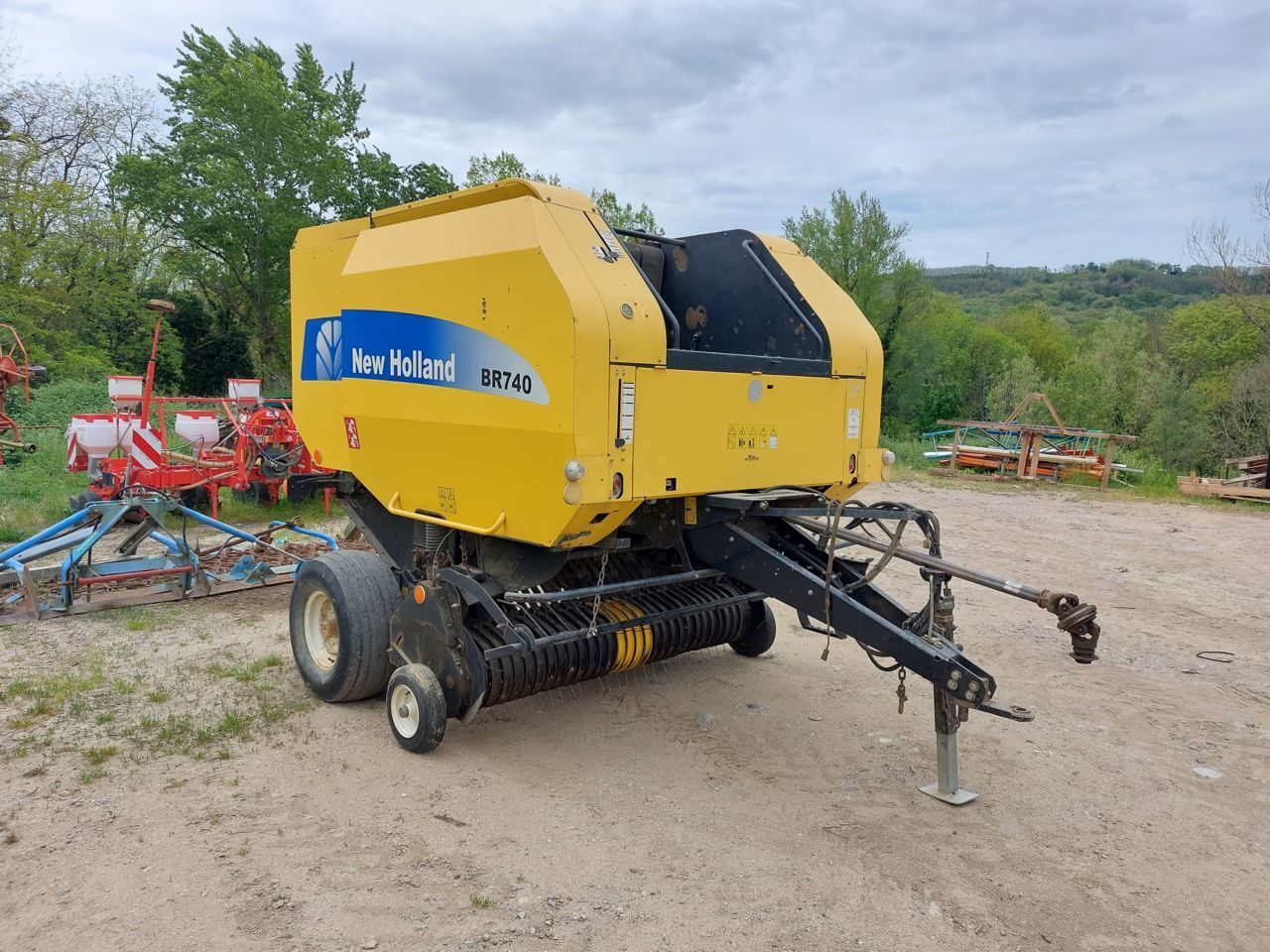 E-FARM: New Holland BR740 - Empacadora - id AQJDWMJ - 5000 € - Año: 2004 - Francia