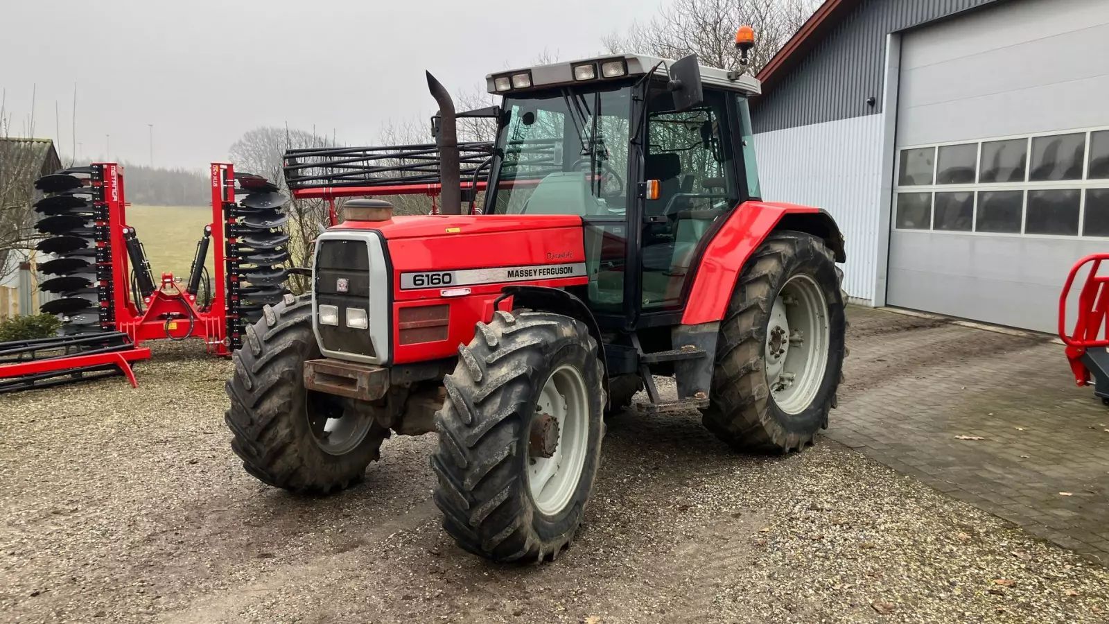 Massey Ferguson 6160 Tractor €16,046