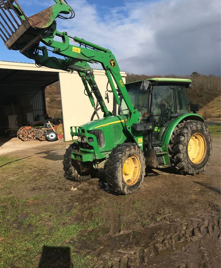 E-FARM: John Deere 5720 - Tractor - id 1ZHSLZQ - €32,000 - Year of construction: 2005 - Engine hours: 5,700,Engine power (HP): 85,France