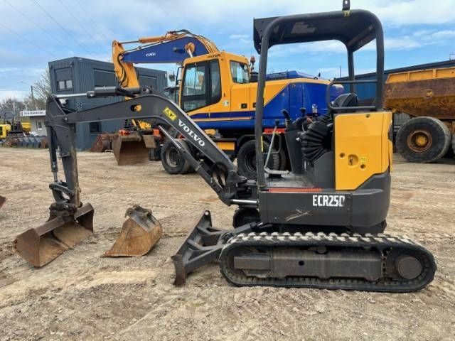 VOLVO ecr 25 d Mini-pelle 16 950 €