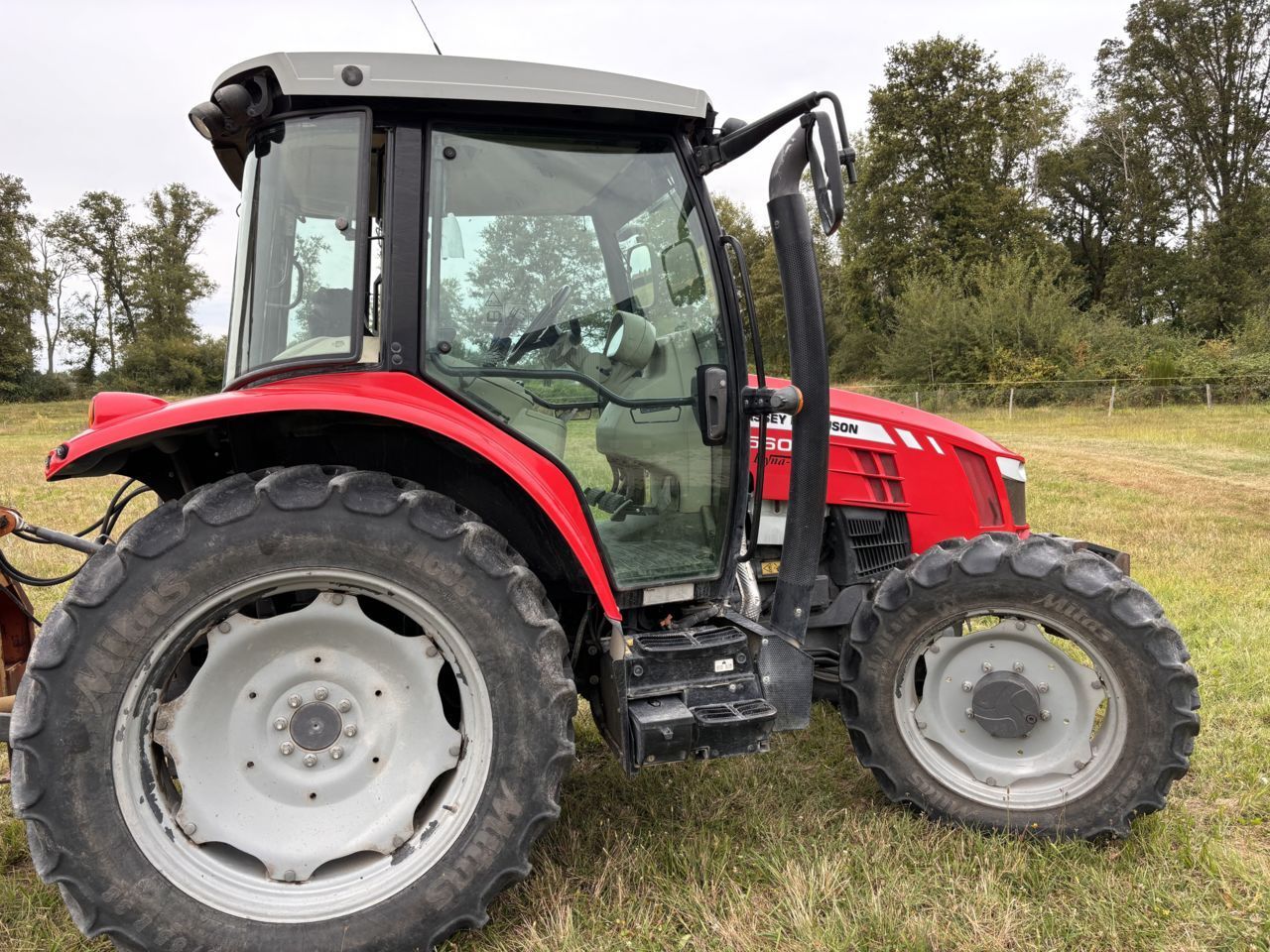 E-FARM: Massey Ferguson 5608 - Tracteur - id E3MZTUF - 28 000 € - Année: 2016 - Lecture du nombre d'heure: 7 800,Puissance du moteur (chevaux): 84,France