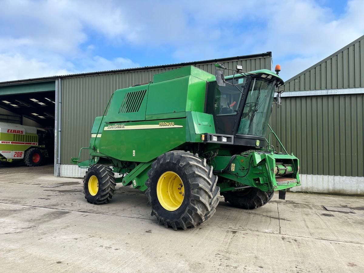 E-FARM: John Deere 1550 - Mähdrescher - id EZP3MDG - 26.358 € - Baujahr: 2004 - Abgelesene Motorstunden: 1.983,Motorleistung (PS): 43,Vereinigtes Königreich