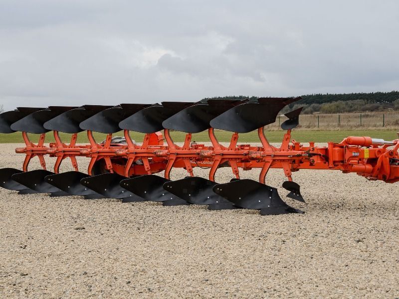 E-FARM: Kuhn multi-leader plough 8 furrows - Charrue - id RETLBTR - 22 185 € - Année: 2012 - Royaume-Uni