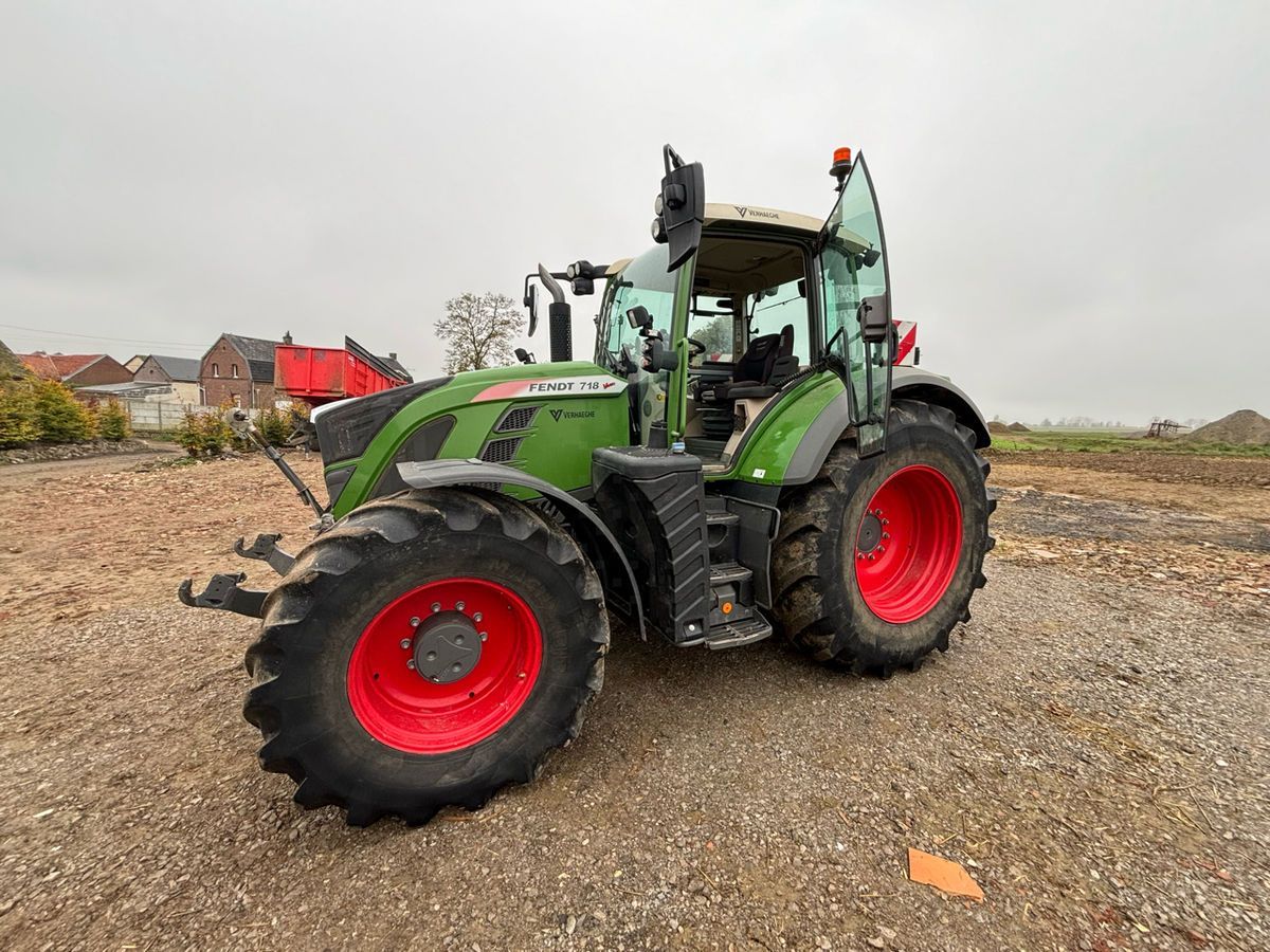 E-FARM: Fendt 718 Vario PowerPlus - Tracteur - id CG88RMV - 112 000 € - Année: 2020 - Lecture du nombre d'heure: 3 800,Puissance du moteur (chevaux): 180,France