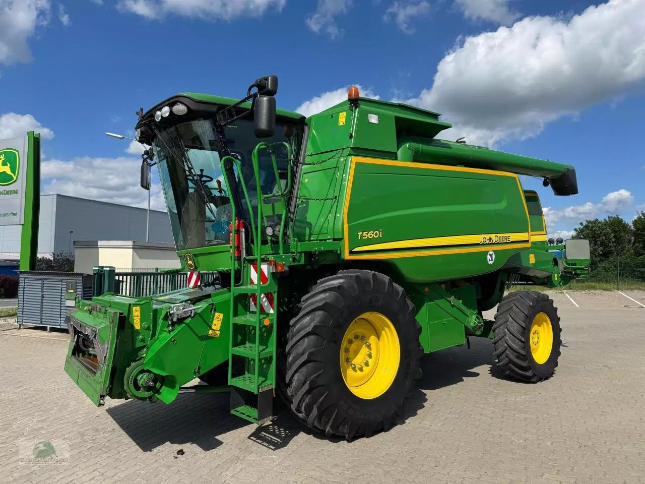 E-FARM: John Deere T 560 HM - Combine harvester - id V6NIFSN - €115,000 - Year of construction: 2009 - Engine hours: 1,980,Engine power (HP): 375,Germany