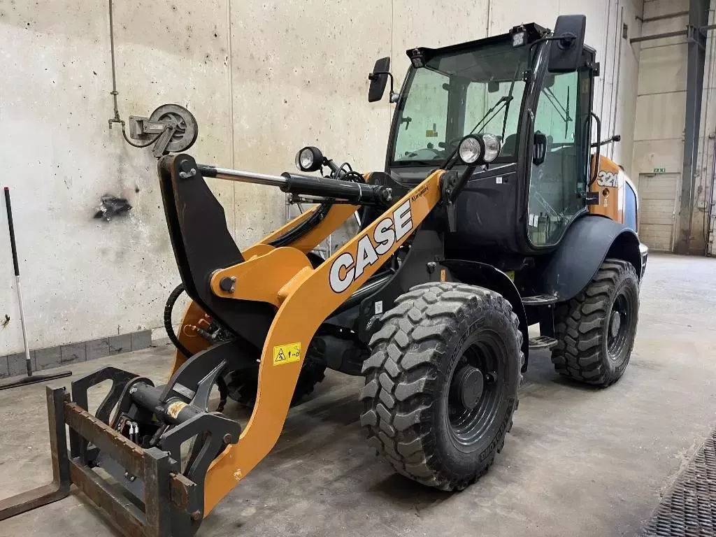 E-FARM: Case IH 321 f - Chargeuse sur pneus - id J2BL5R3 - 59 640 € - Année: 2022 - Lecture du nombre d'heure: 506,Puissance du moteur (chevaux): 74,Danemark
