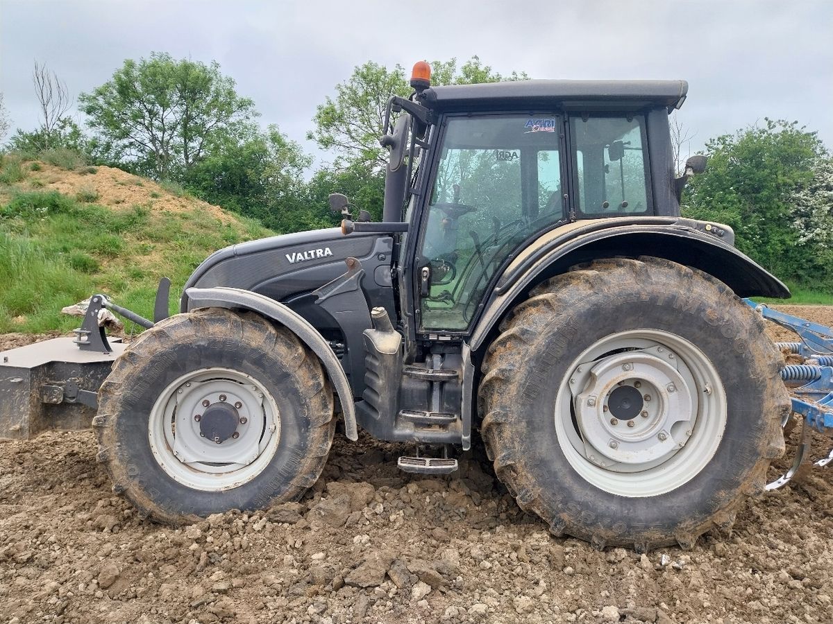 E-FARM: Valtra N141 - Traktor - id JP5UWXC - 47 750 € - Rok výroby: 2012 - Hodiny motoru: 7 000,Výkon motoru (HP): 140,Francie