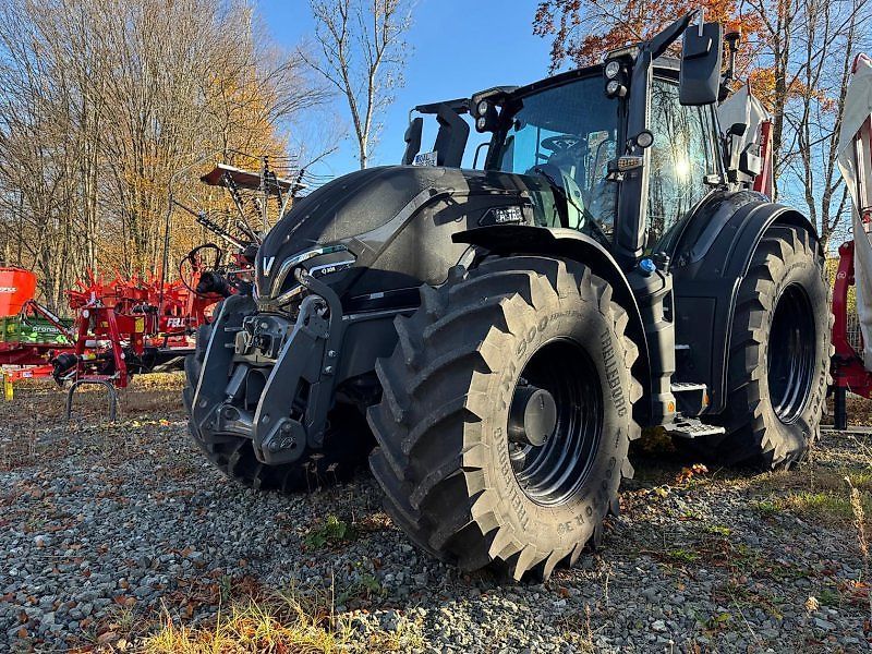 Valtra Q305 Traktor 189 000 €