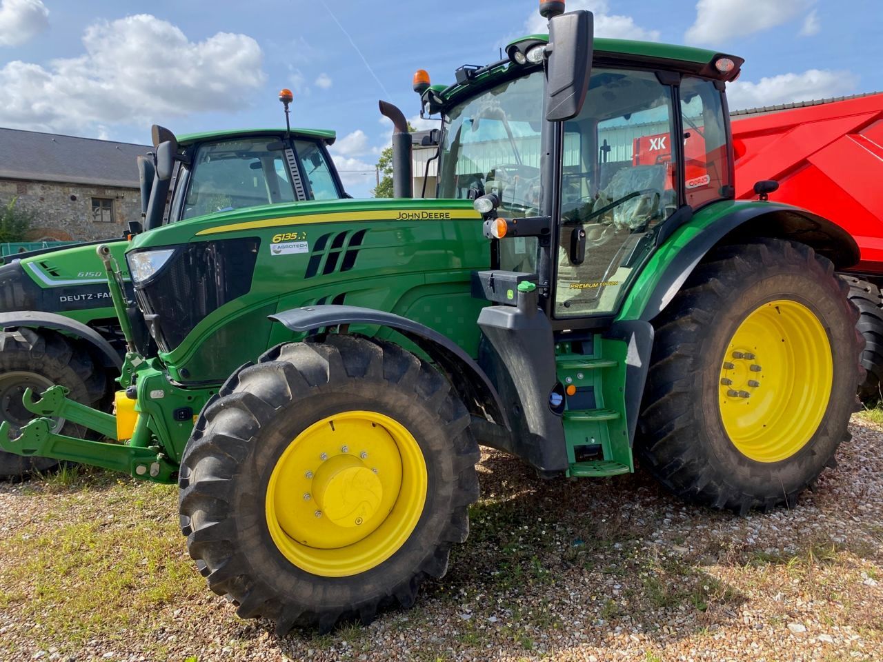 E-FARM: John Deere 6135 R - Tracteur - id DPIJFQJ - 102 000 € - Année: 2022 - Lecture du nombre d'heure: 1 480,Puissance du moteur (chevaux): 135,France