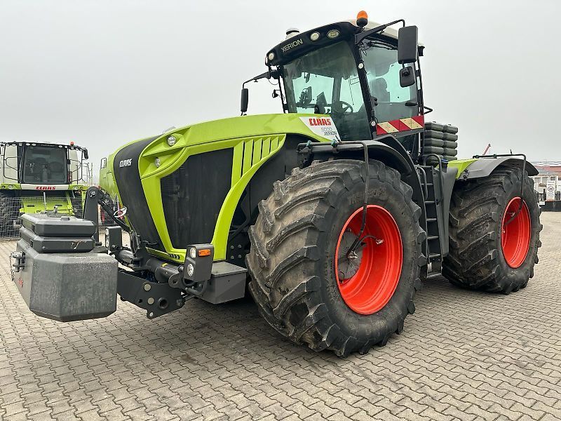 Claas Xerion 5000 Traktor 236 025 €