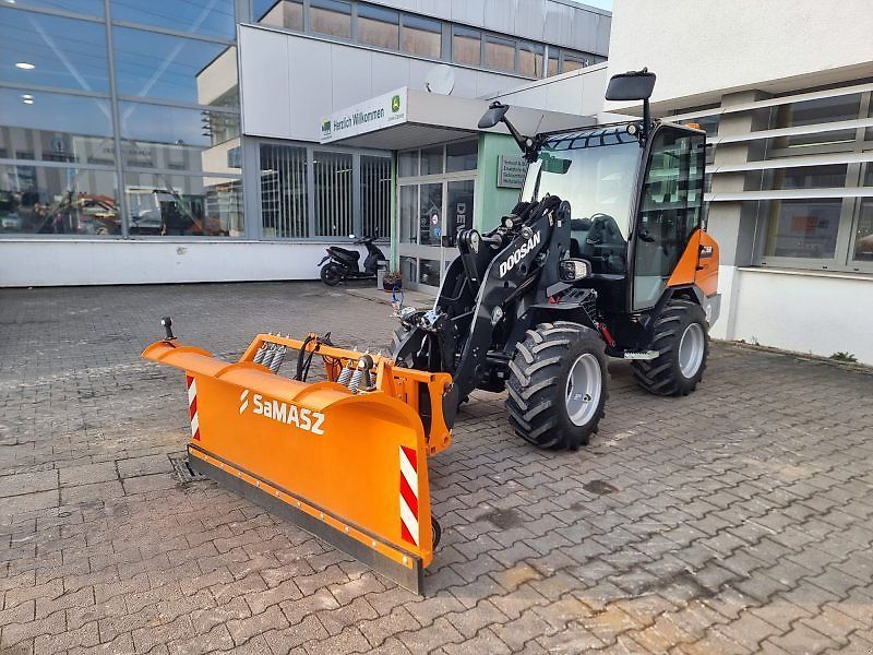 E-FARM: Doosan dl60-7 - Radlader - id VJDRY1G - 51.500 € - Baujahr: 2023 - Abgelesene Motorstunden: 14,Motorleistung (PS): 66,Deutschland