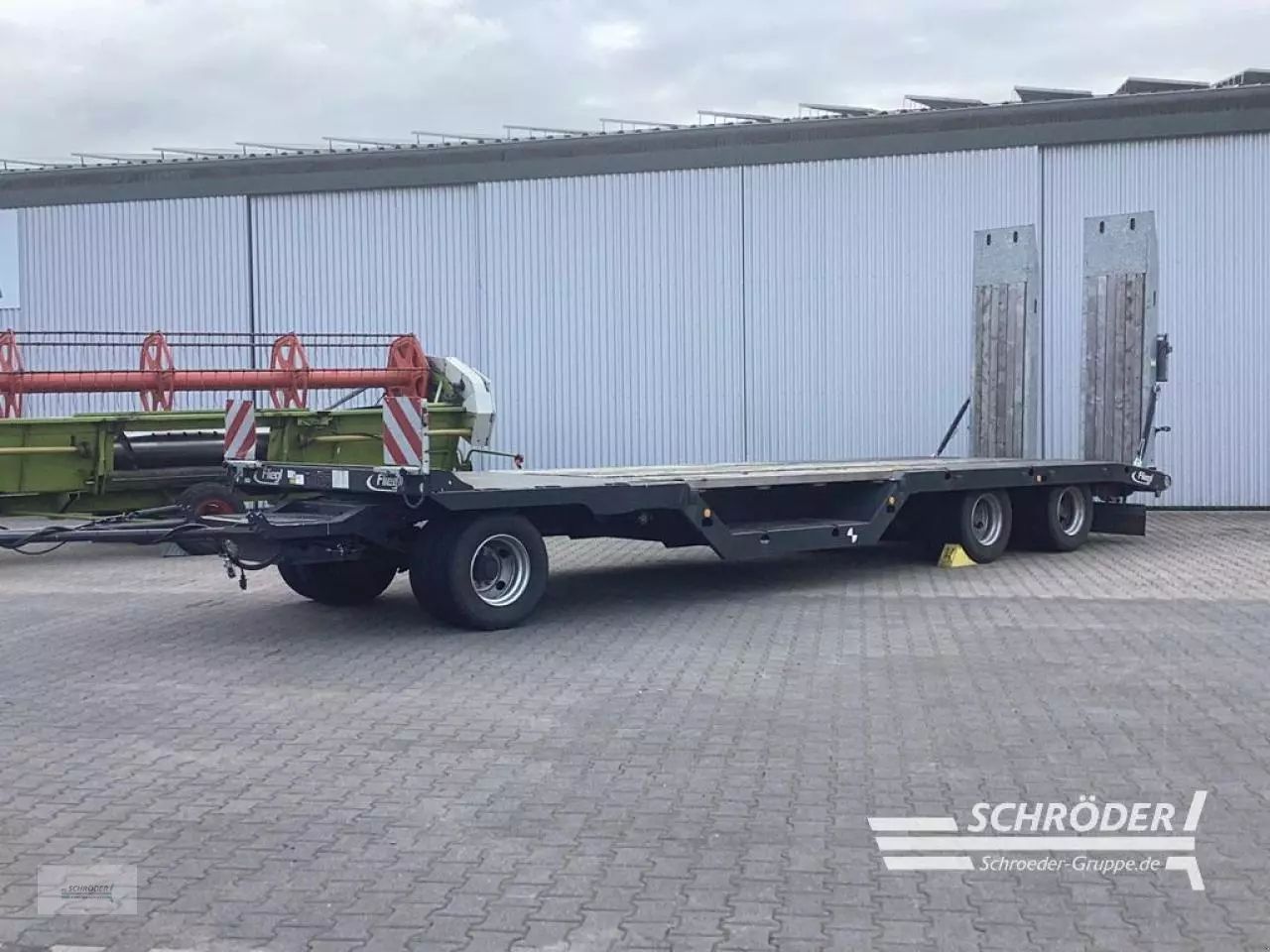 E-FARM: Fliegl dtl 300 p -tieflader - Remorque - id HG8IU8J - 29 500 € - Année: 2021 - Allemagne