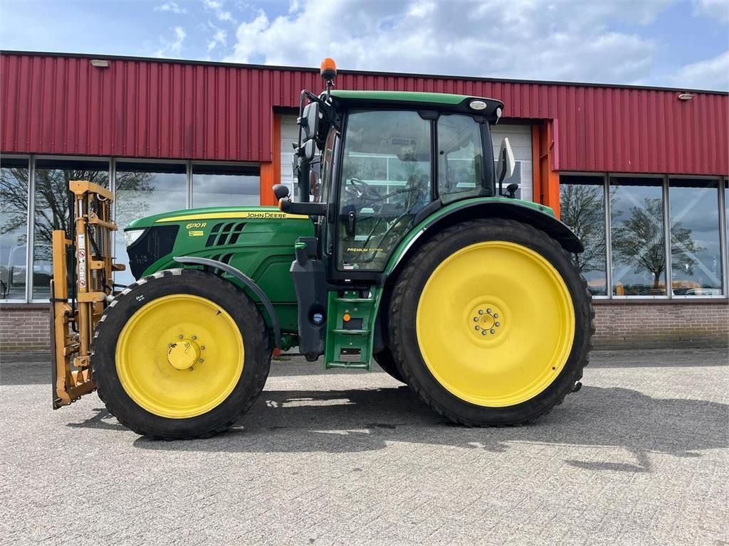 John Deere 6110 R Traktor