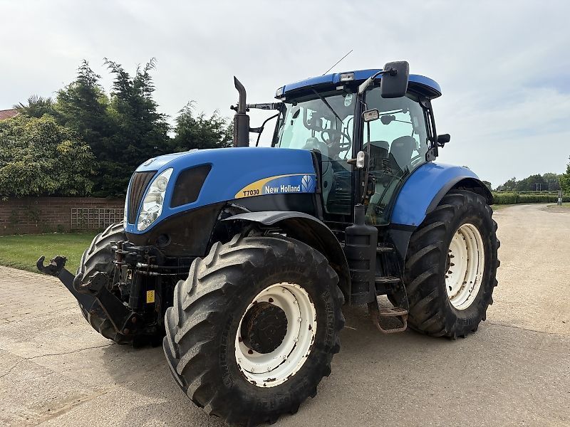 New Holland T 7030 Traktor 34 599 €