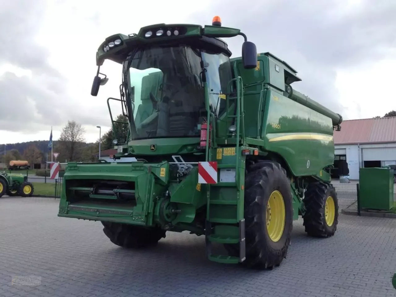 E-FARM: John Deere T660 - Combină de recoltat - id QH5CYSC - 225.000 EUR - Anul: 2016 - Citeste ore: 1.060,Muterea motorului: 389,Germania