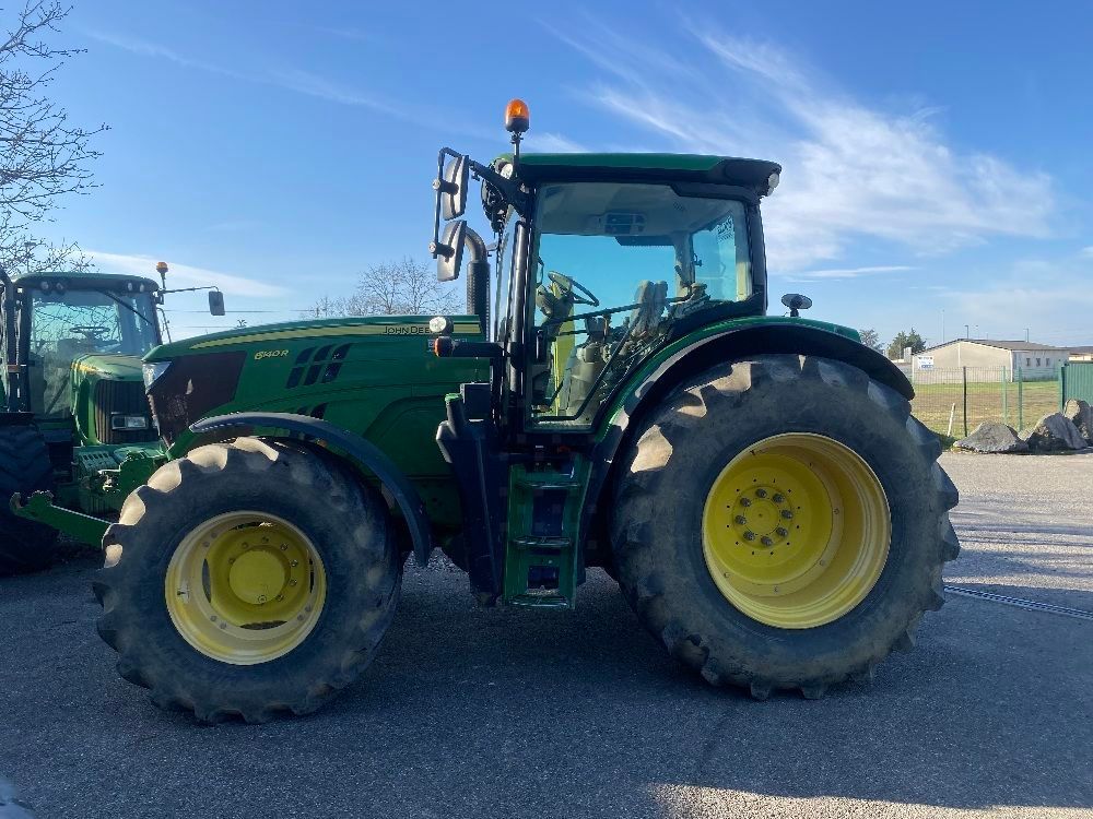E-FARM: John Deere 6140 R - Trattore - id PBANRGA - 48.000 € - Anno di costruzione: 2014 - Ore: 5.900,Potenza del motore: 140,Francia
