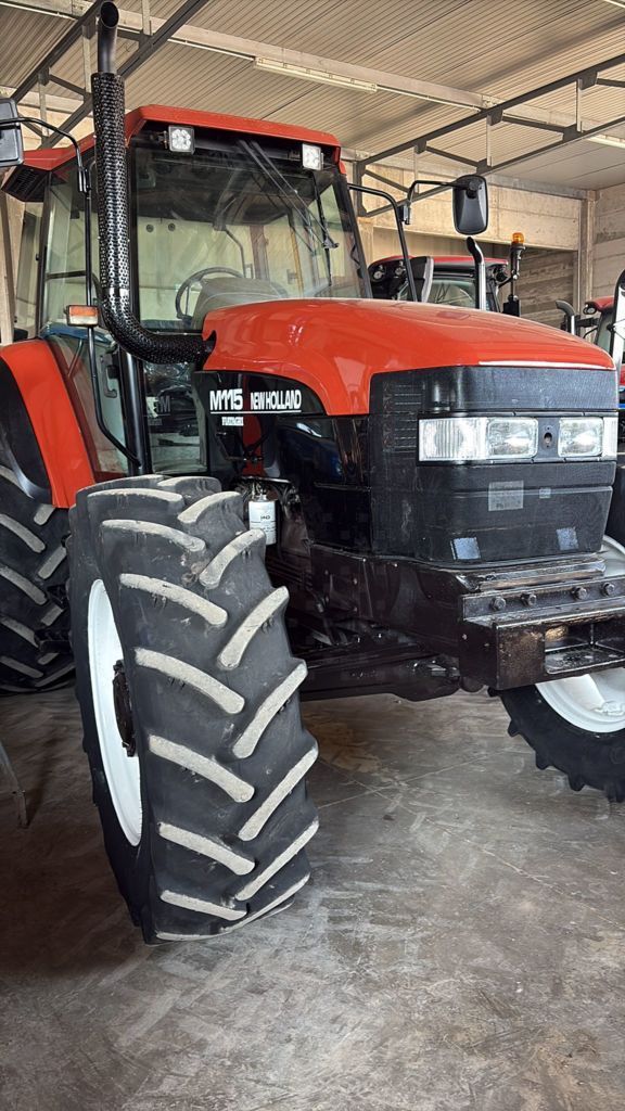 New Holland M 115 Traktor