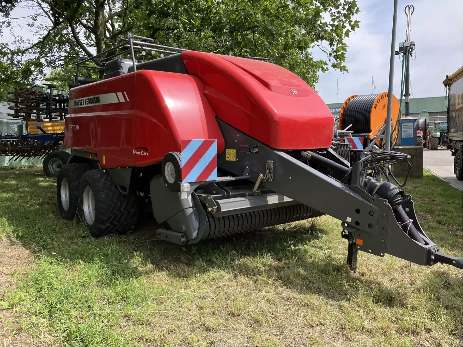 E-FARM: Massey Ferguson 2270 xdtc - Baler - id JN4BBLI - €167,000 - Germany